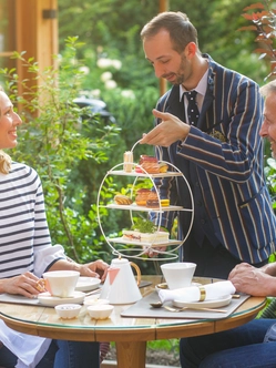 Etagere, TeeZeit im Garten auf der Terrasse, Green Spa Hotel MalisGarten